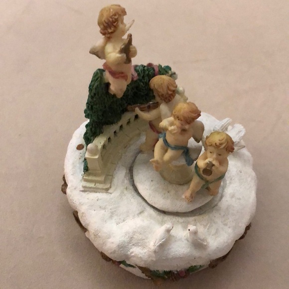Vintage Christmas cherub music box - Picture 4 of 11